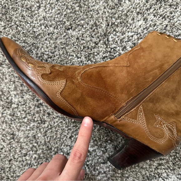 Antonio Melani leather/suede boho cowgirl ankle boots - Picture 3 of 6